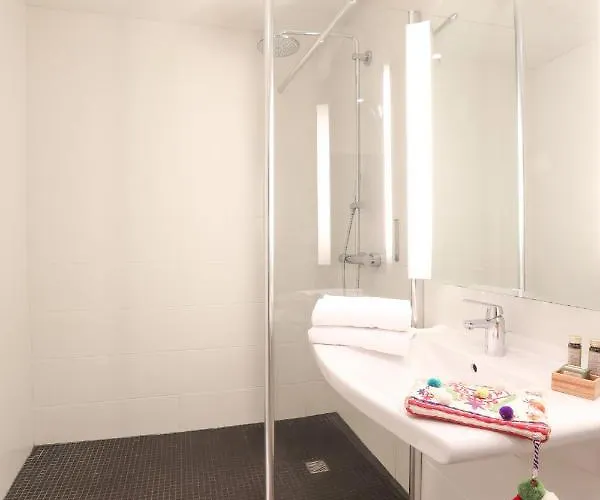 ホテル Hotel Les Remparts De La Cite - Carcassonne 3*
