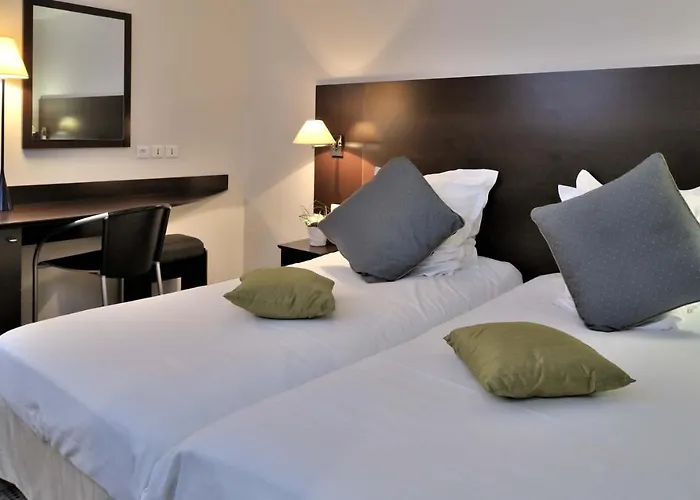 Hotel Les Remparts De La Cite - Carcassonne ホテル 3*
